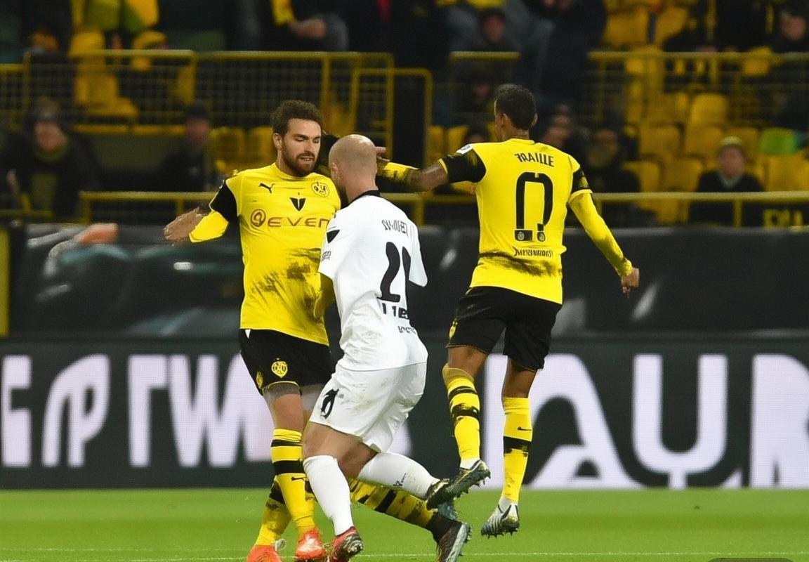 多特蒙德vs热刺首回合对决：战术解析与精彩瞬间回顾(图3)