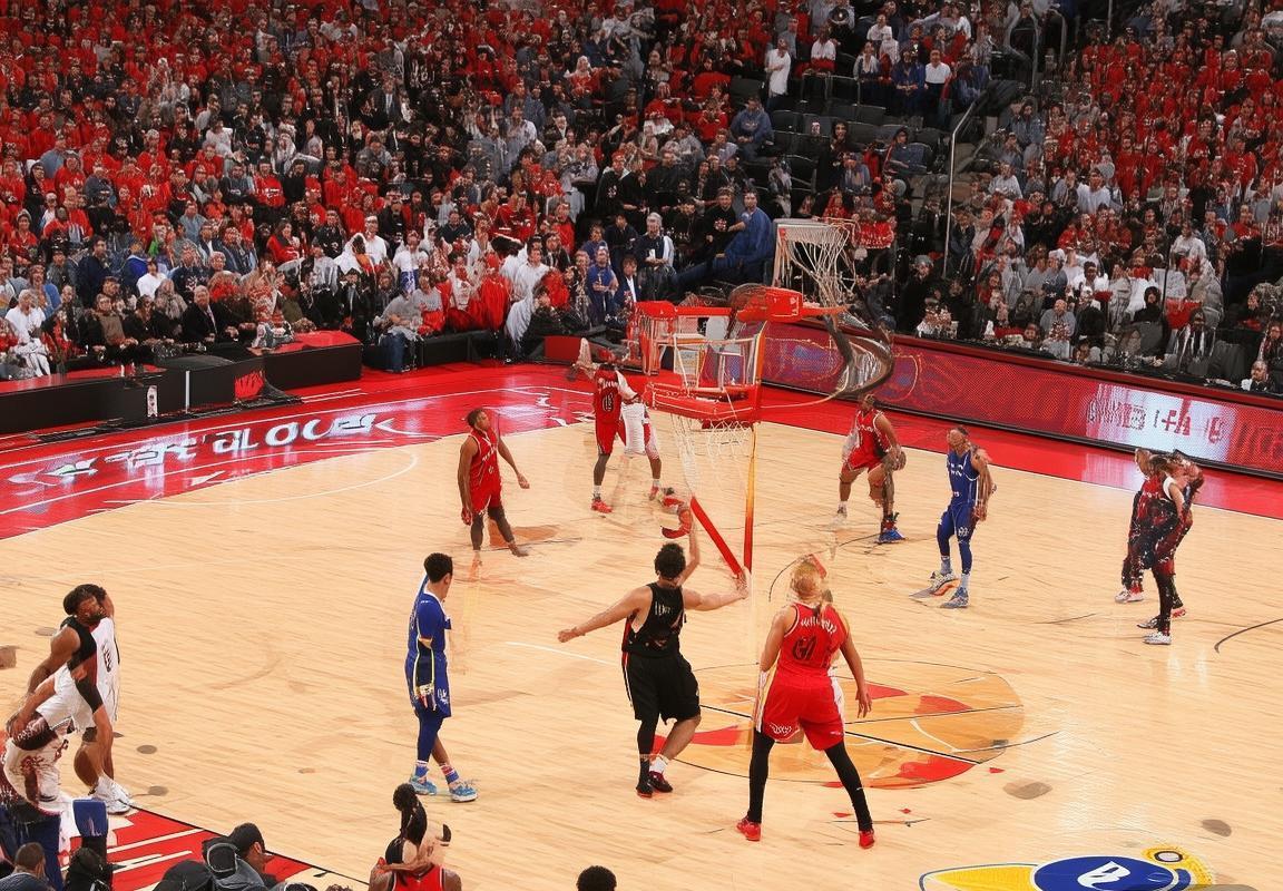 2016年NBA焦点战：勇士VS猛龙巅峰对决回顾