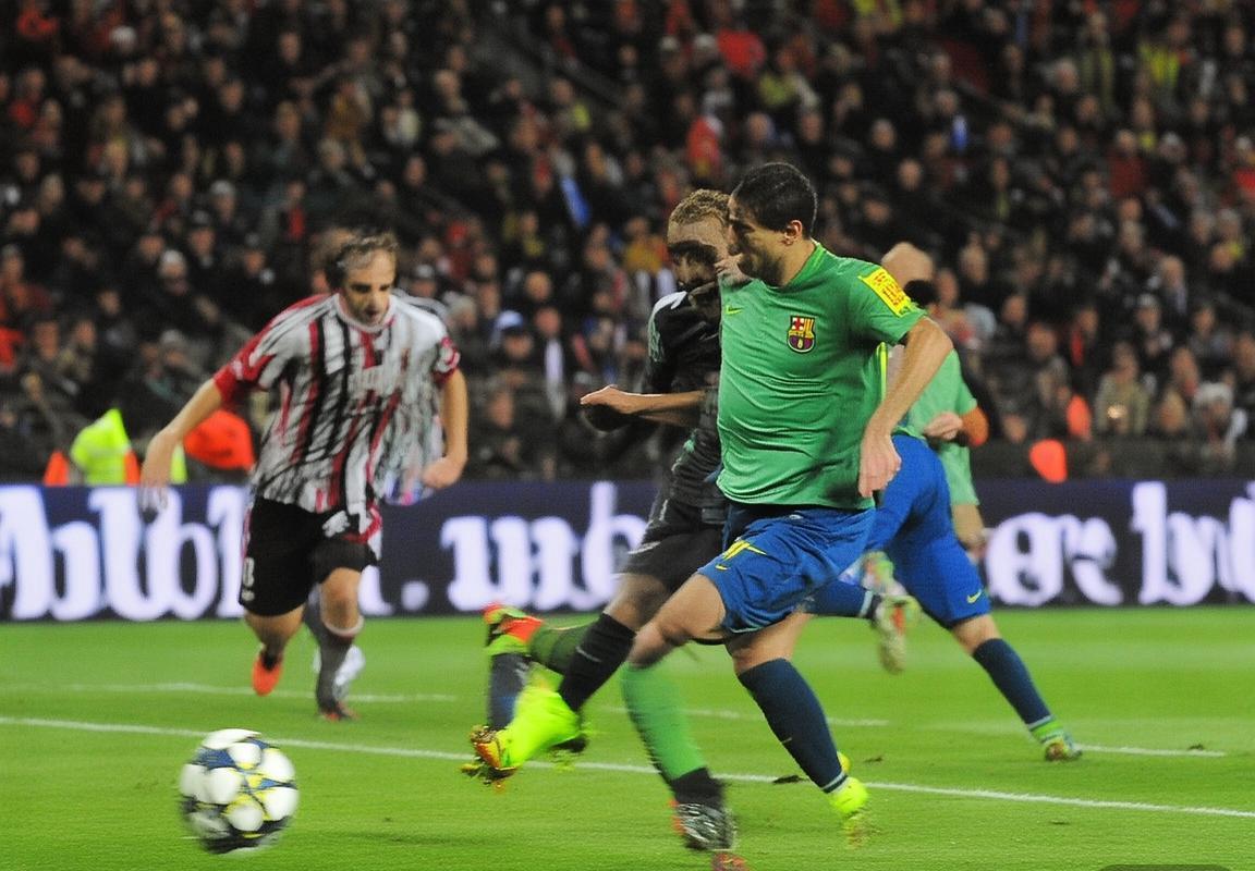 2006欧冠四分之一决赛：巴塞罗那对AC米兰巅峰对决纪实(图2)